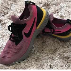 Nike Epic Reacts flyknit size 5
